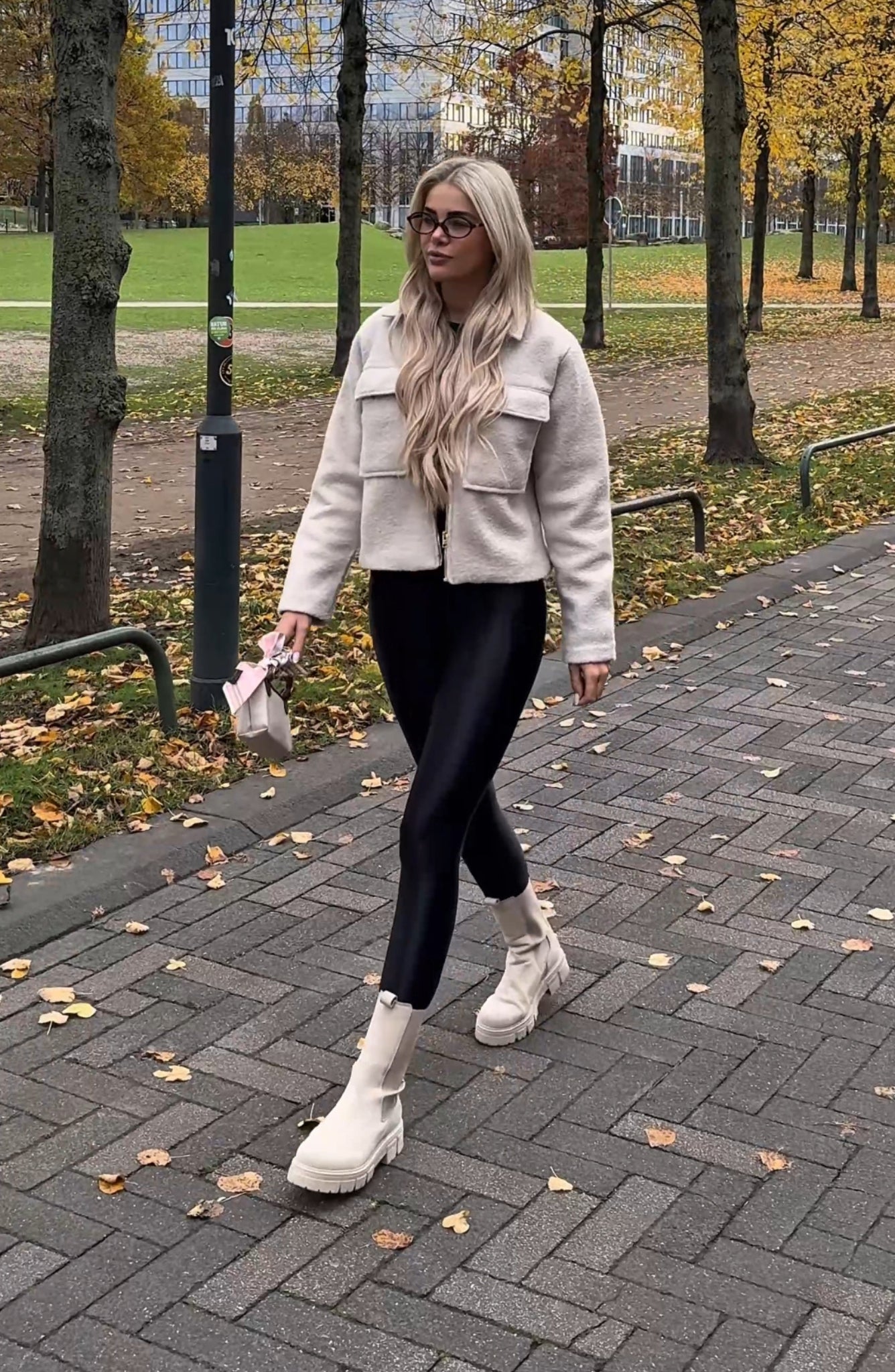 Elegant leggings shine